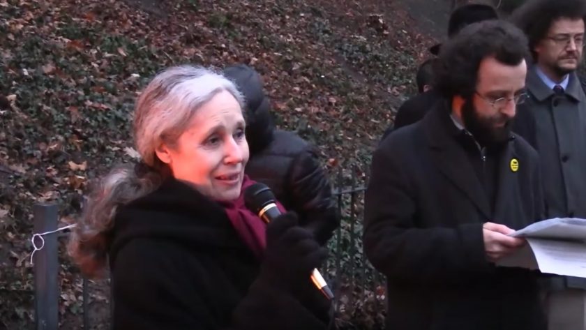 人权组织赫尔辛基委员会主席Táňa Fischerová女士在祈祷会上发言(图片来源:Youtube资料画面)