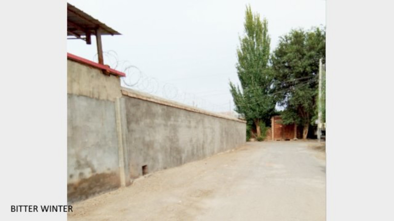 中共当局强迫新疆汉族居民购买防暴用品