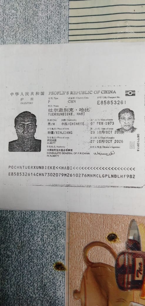 新疆伊犁穆斯林吐尔森别克.哈毕，持中国护照回国后被扣。