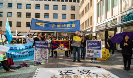 多团体齐聚科隆大教堂前举行集会，声援香港五大诉求