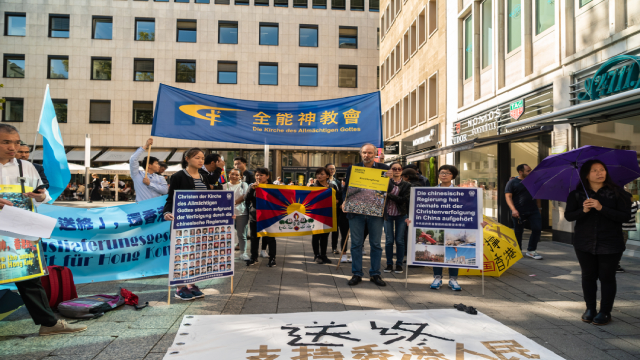 多团体齐聚科隆大教堂前举行集会，声援香港五大诉求