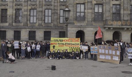 众人齐聚水坝广场举行集会，声援香港五大诉求