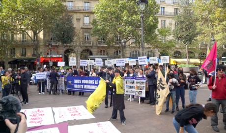 巴黎圣米歇尔广场“共抗极权”示威活动现场