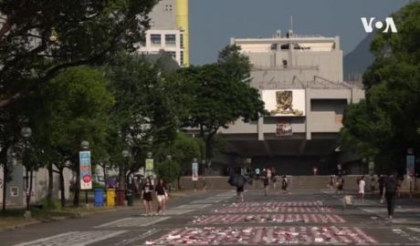 香港中大生对港警实弹枪击示威者愤怒 坚称愿为自由牺牲