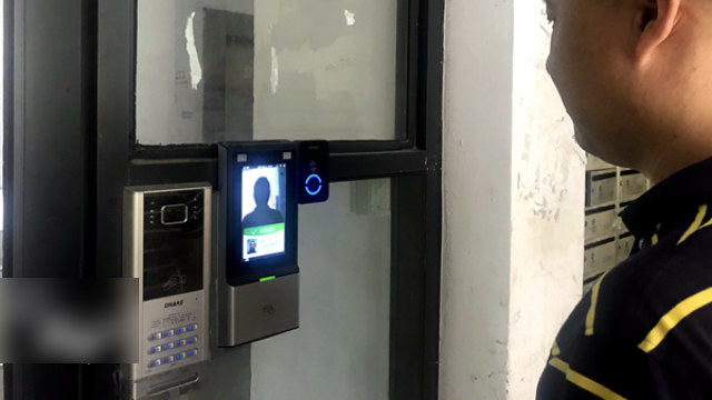 杭州市西湖区一智能安防小区的人脸识别门禁系统