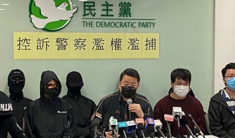 多位香港民主派议员召开记者会控诉港警滥权