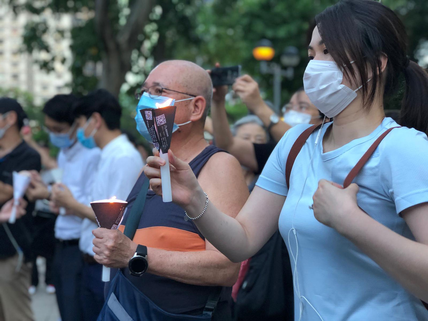 2020年6月4日，香港政府的“限聚令”未能阻挡市民步入维园。