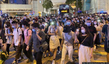 香港反送中运动6-9百万人大游行一周年，数以万计市民响应网上号召，在中环参与“流水式“游行