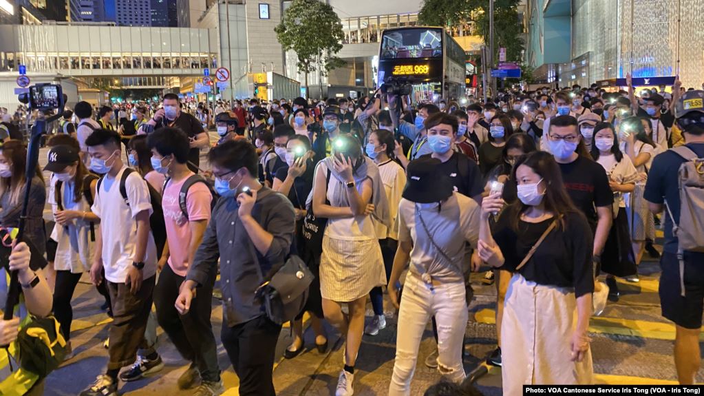 香港反送中运动6-9百万人大游行一周年，数以万计市民响应网上号召，在中环参与“流水式“游行 