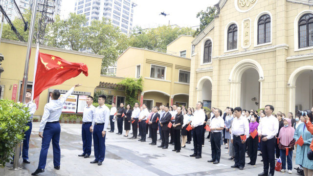 今年9月23日，江苏省南京市秦淮区石鼓路天主堂广场举办爱国主义教育活动，首先举行升国旗仪式