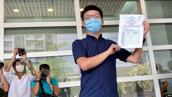 被控“勾结外国势力”的香港民主活动人士黄之锋再度出庭，案件将移交高等法院